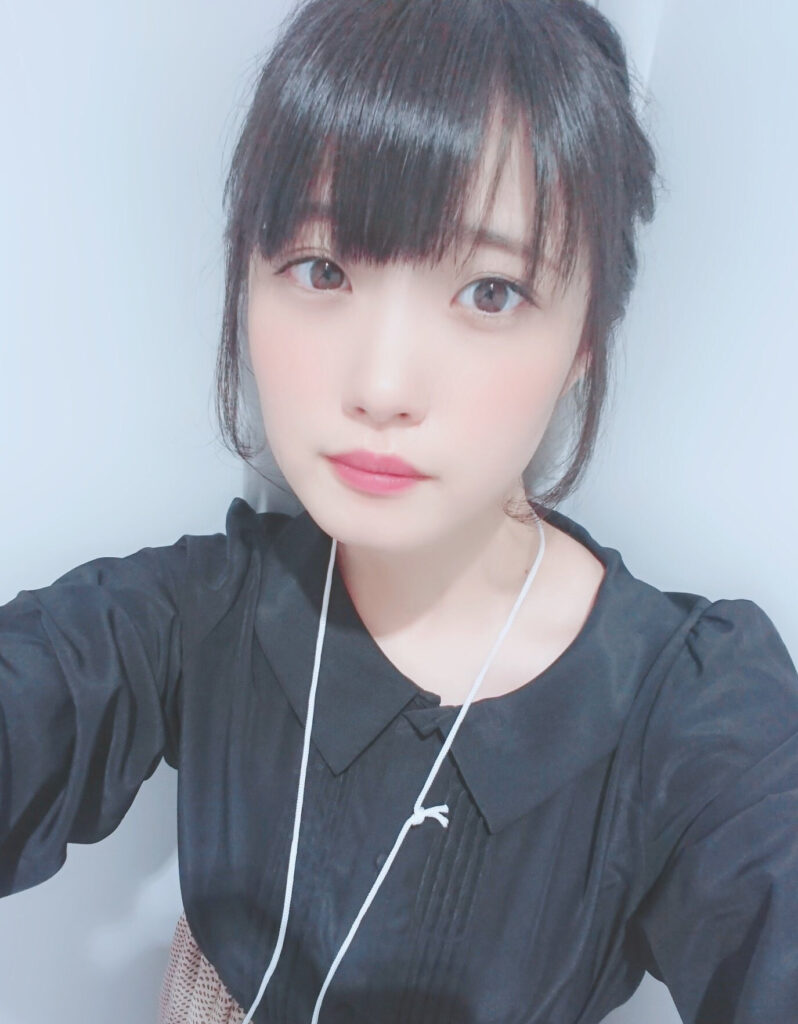 サラリーマンと結婚を発表した春野杏