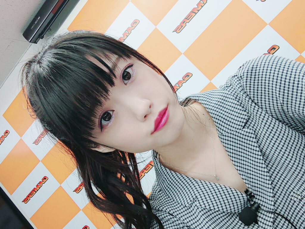サラリーマンと結婚を発表した春野杏