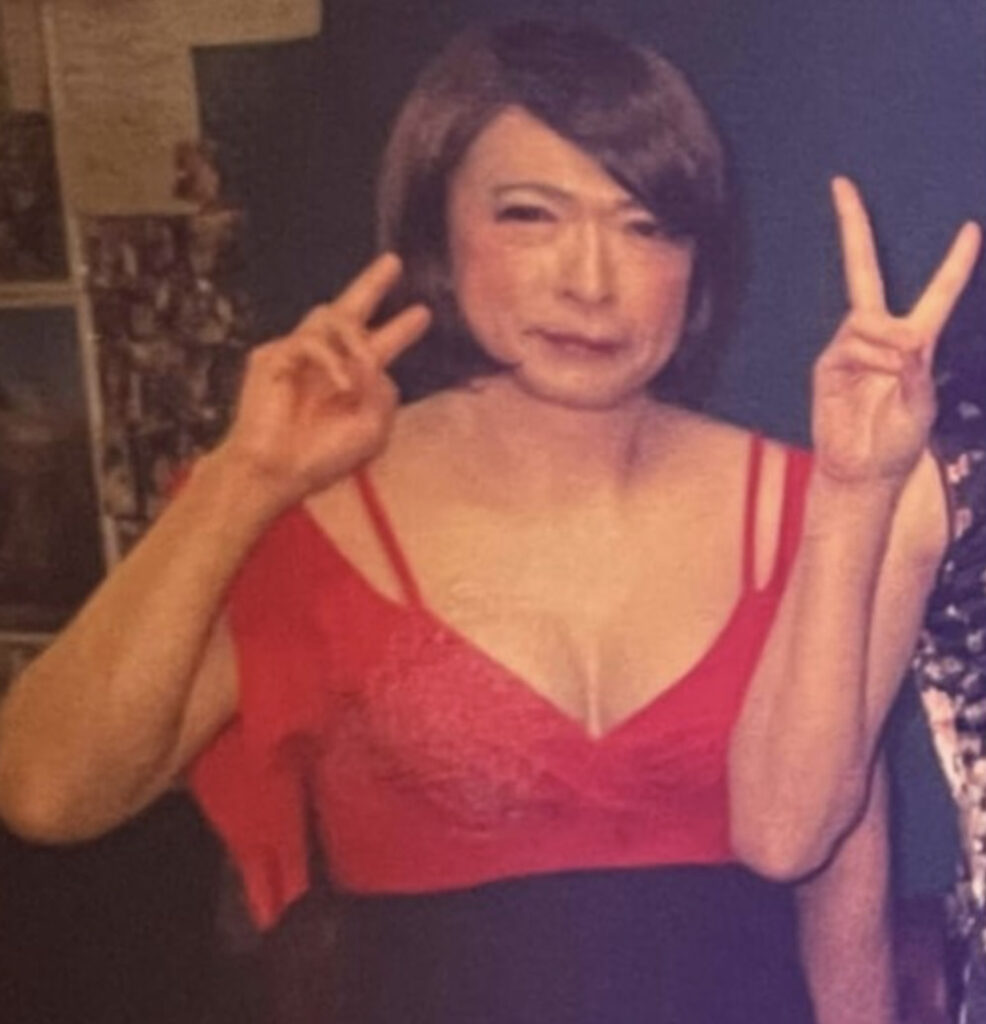 浦仁志の女装時の豊胸疑惑の顔写真