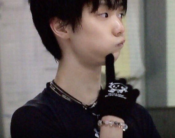 仕草が可愛いことから結婚相手が男性と噂される羽生結弦
