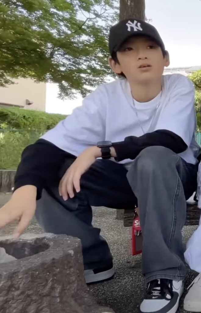 話題の中学生YouTuberちょんまげ小僧のメンバー、パンダのオシャレな私服