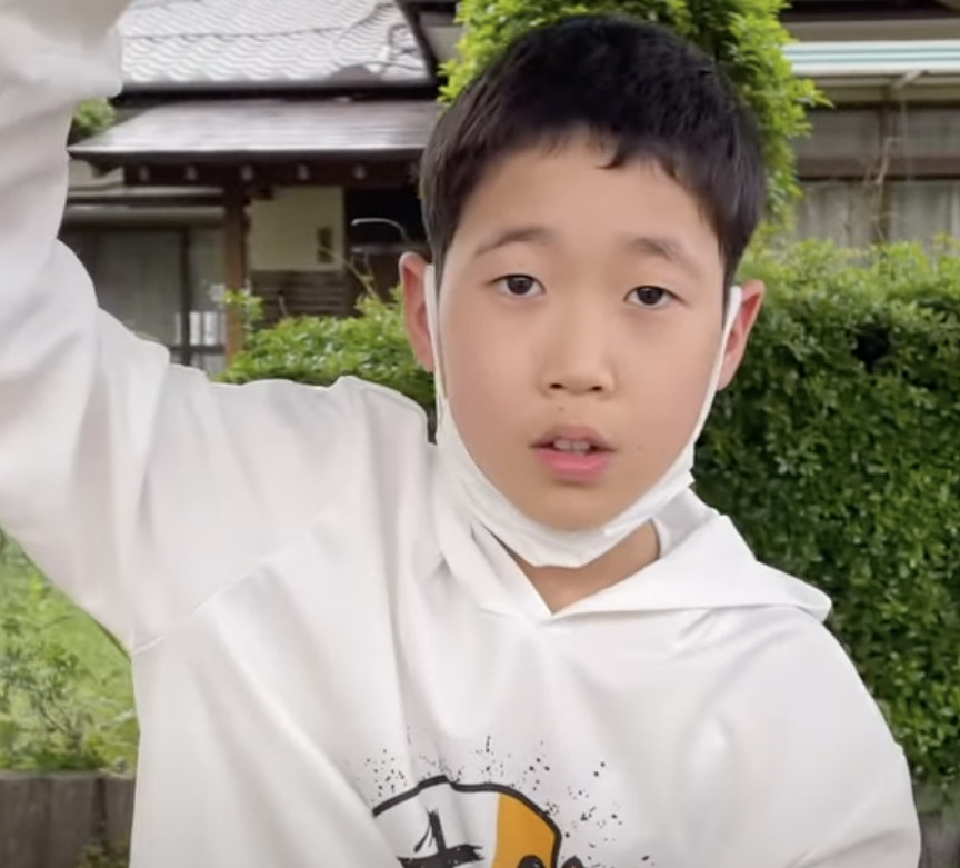 話題の中学生YouTuberちょんまげ小僧のメンバー、イソ・ギンチャク