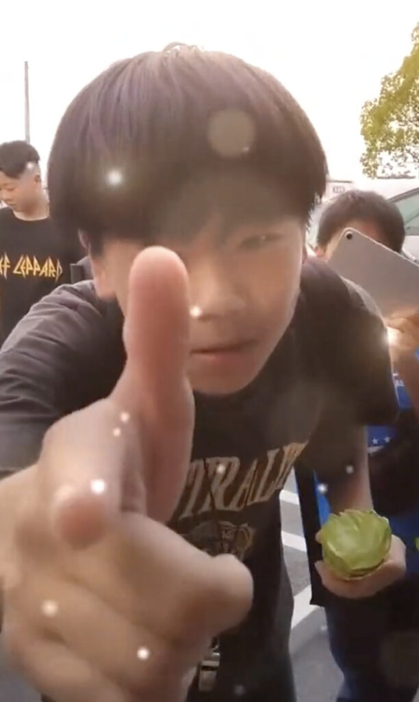 話題の中学生YouTuberちょんまげ小僧のメンバー、ナマズの顔