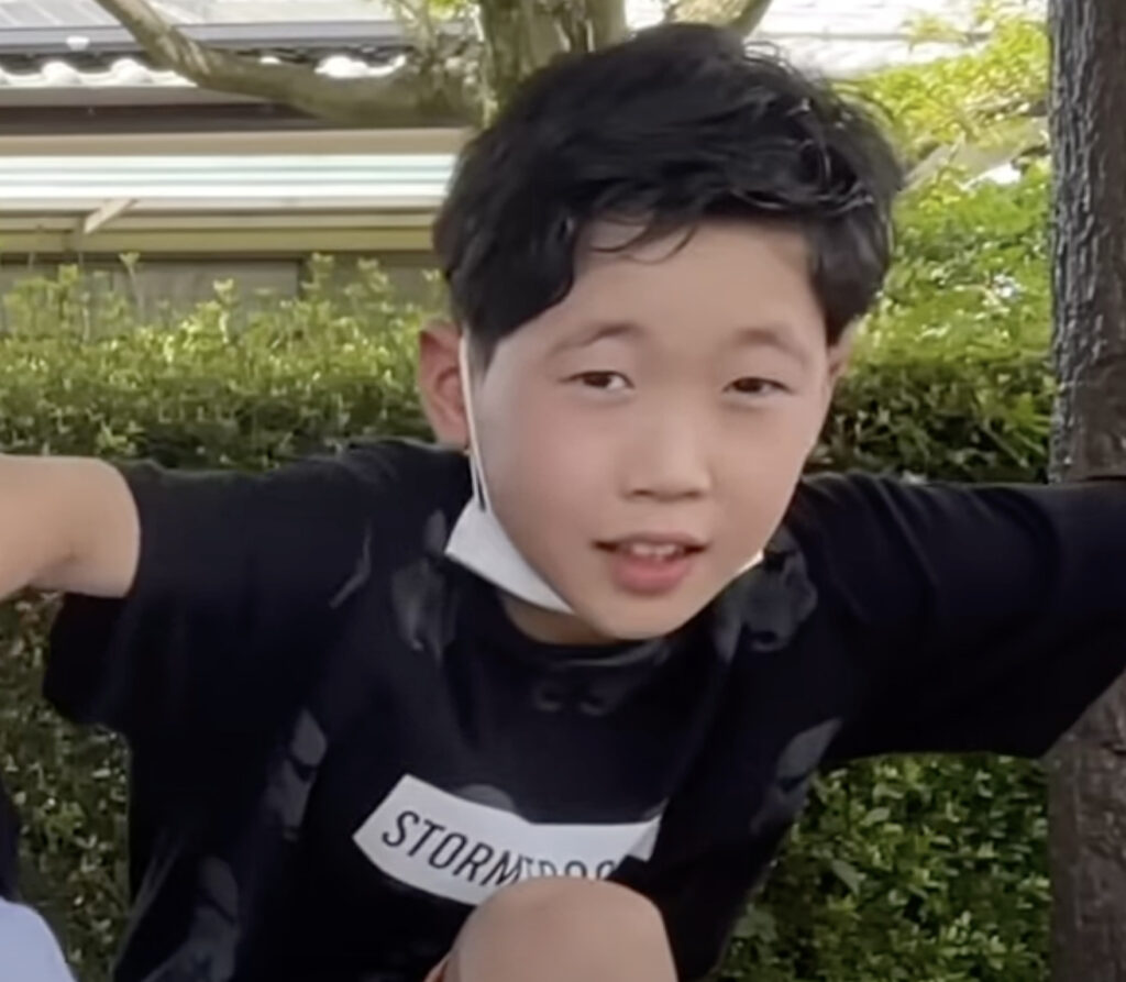 話題の中学生YouTuberちょんまげ小僧のメンバー、イソ・ギンチャクの顔