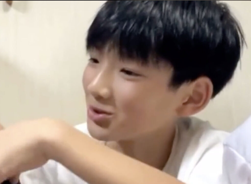 話題の中学生YouTuberちょんまげ小僧のメンバー、パンダの顔
