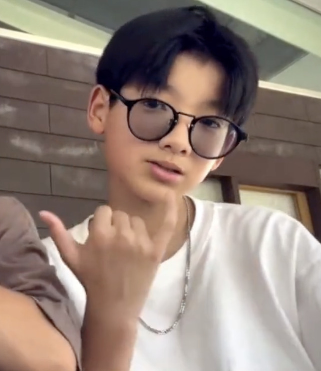 話題の中学生YouTuberちょんまげ小僧のメンバー、パンダの顔